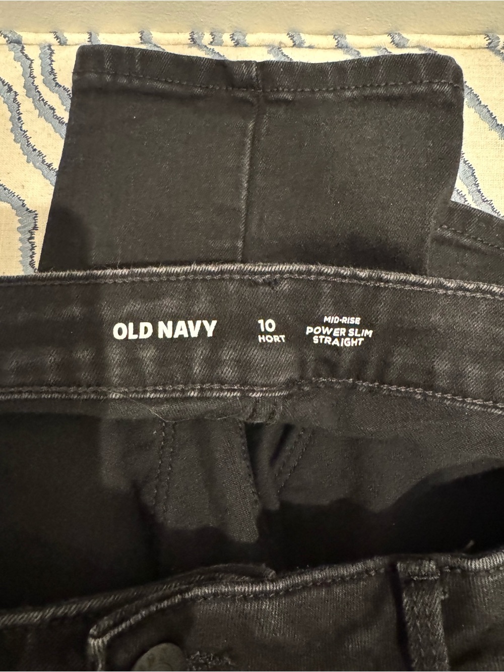 Old Navy ladies Slim Straight Jeans — Black